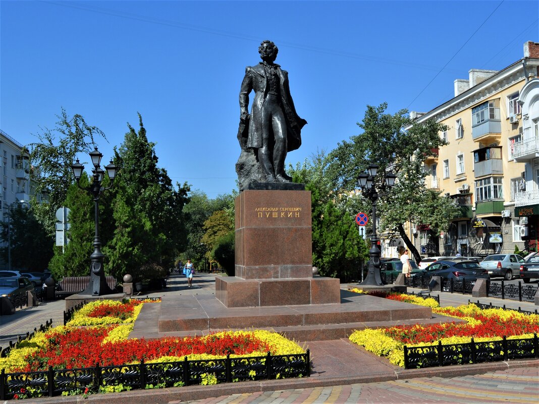 Ростов-на-Дону. Памятник Александру Сергеевичу Пушкину. :: Пётр Чернега –  Социальная сеть ФотоКто