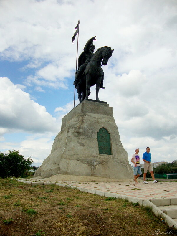 Памятник основателю города - Raduzka (Надежда Веркина)
