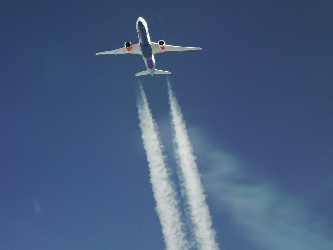 AZUR air на 1000 футов выше - Alexey YakovLev