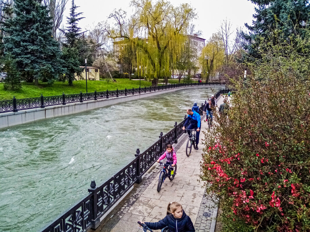 Весенняя велопрогулка над рекой - Юрий Яловенко