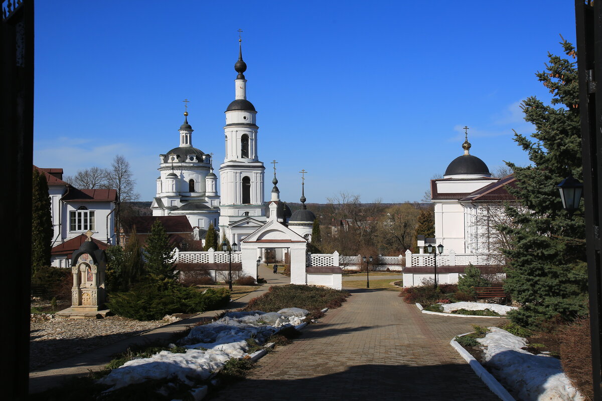Малоярославец  Николаевский Черноостровский монастырь - Ninell Nikitina