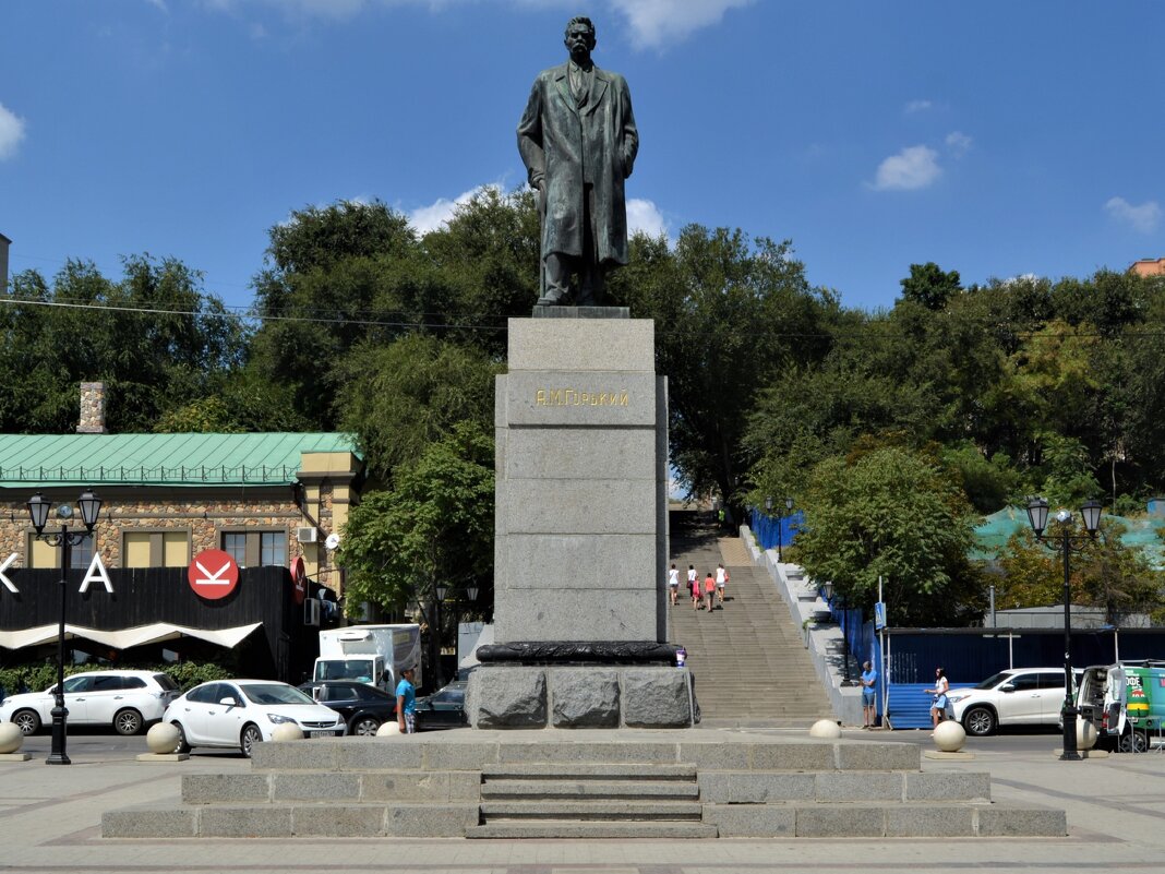 Ростов-на-Дону. Памятник Алексею Максимовичу Горькому. - Пётр Чернега