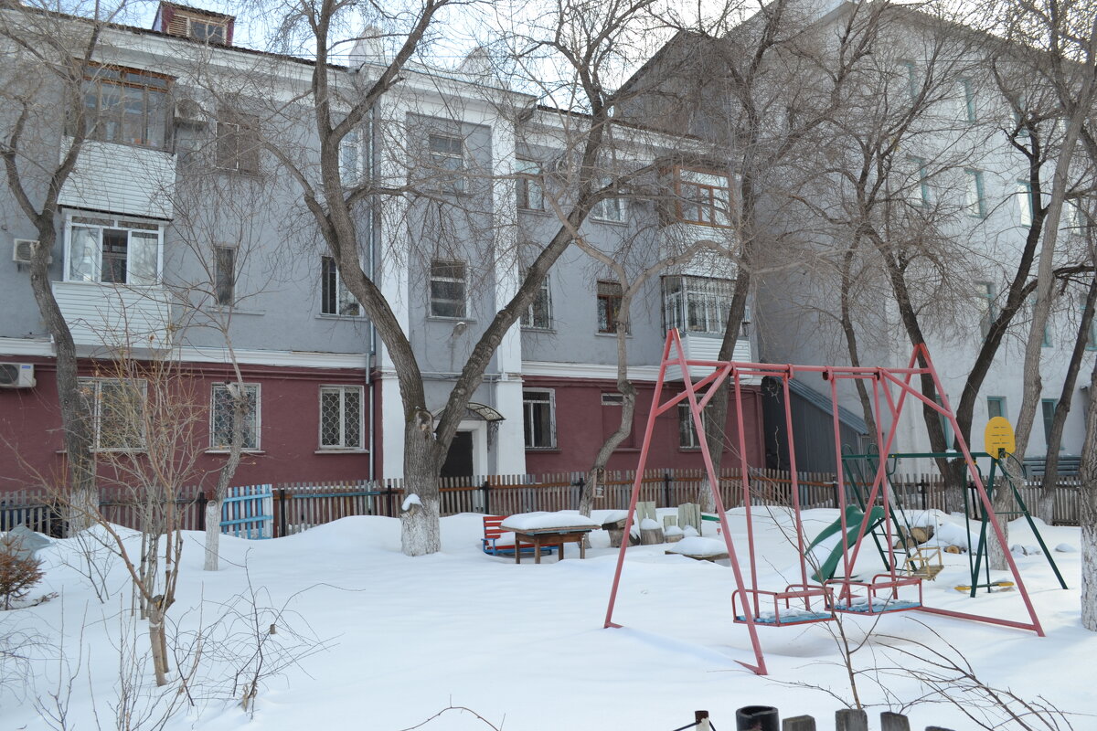 Старый дворик... - Андрей Хлопонин
