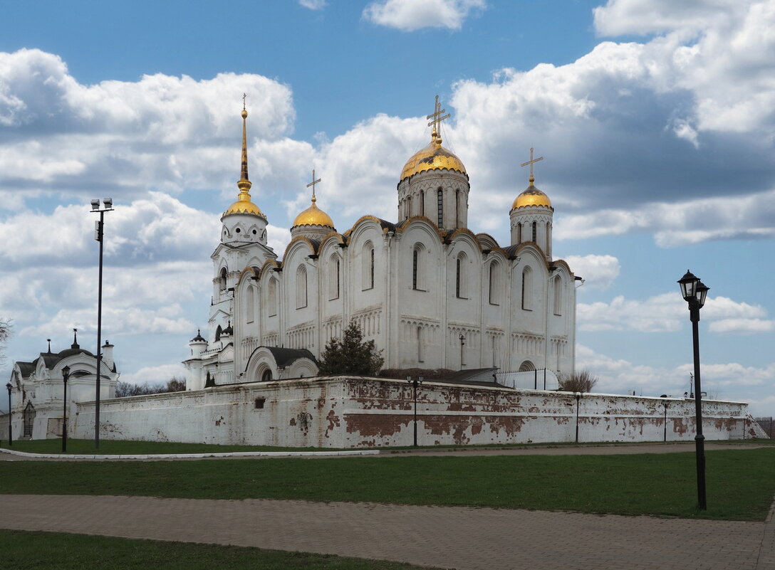 Владимир Успенский собор и ветка