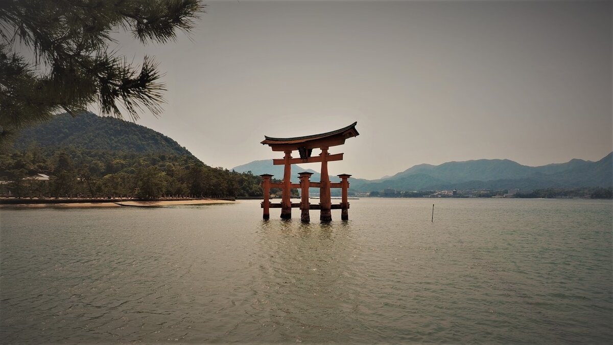 Япония Тории святилища Ицукусима - wea *