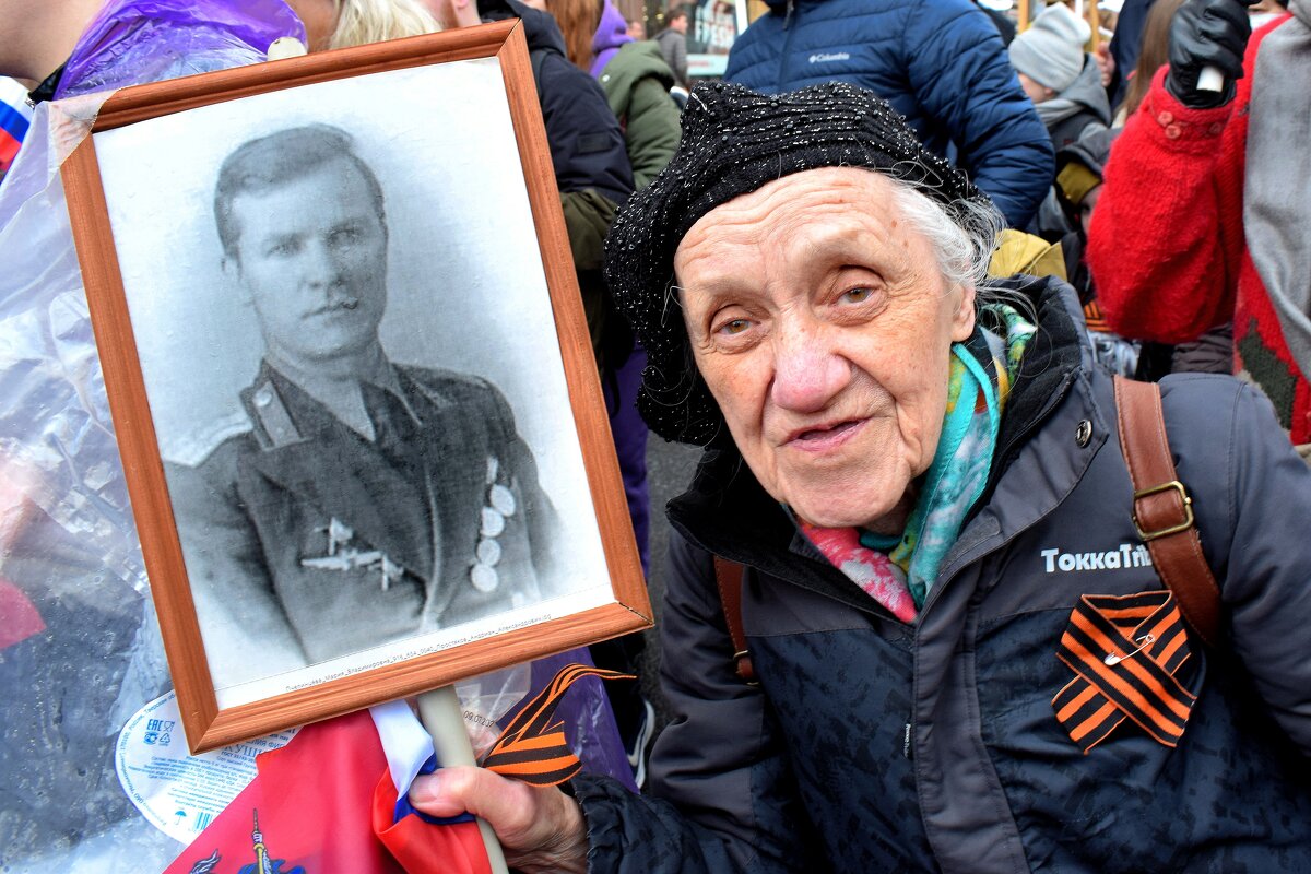 Нет в России семьи такой, где б не памятен был свой герой. - Татьяна Помогалова