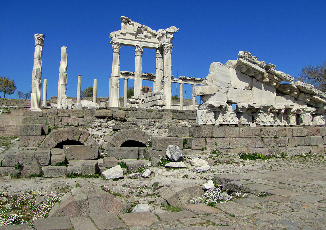 Храм Афины в Пергаме. - ИРЭН@ .