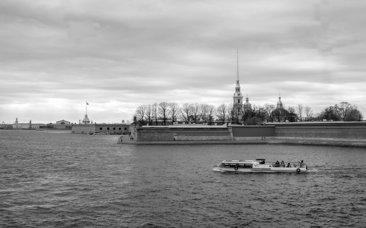 Вид на Петропавловскую крепость с Троицкого моста - Yurij Katkov