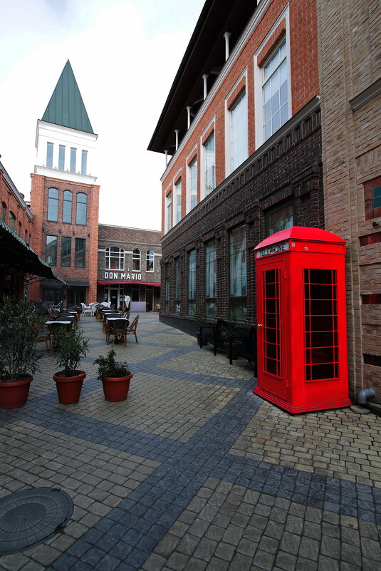 Красная телефонная будочка без телефона... местечковые понты - M Marikfoto