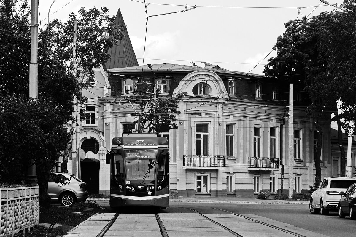 Новый трамвай, старый городок - M Marikfoto