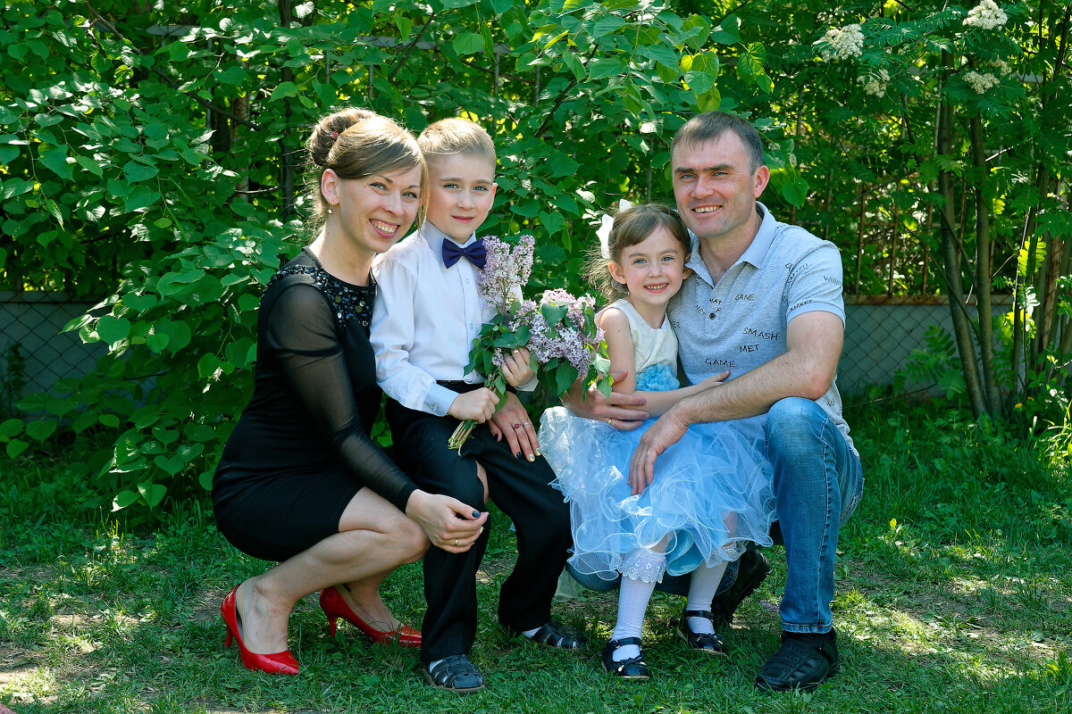 Первый в жизни выпускной! Покидаешь без сомнений детский сад родной - Дмитрий Конев