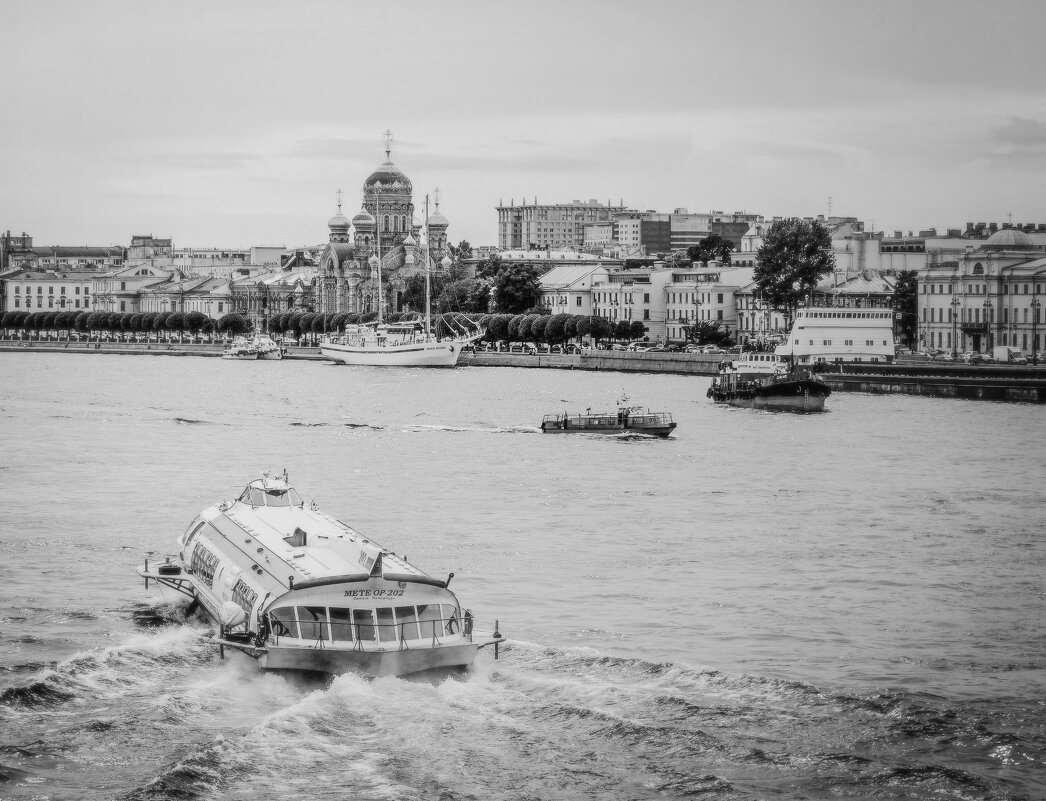 Вид на набережную Лейтенанта Шмидта с Благовещенского моста - Магомед .