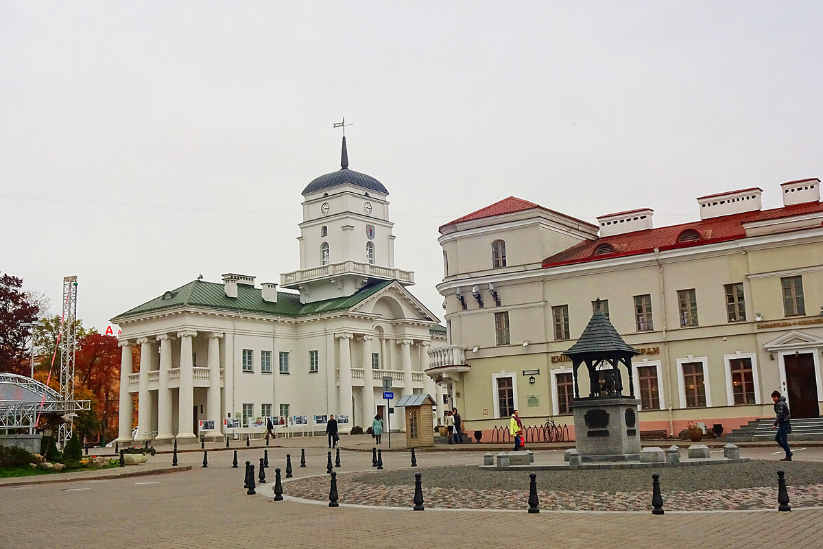 Площадь с городской ратушей. Минск. - tamara 