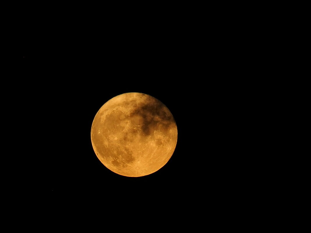 Жёлтая луна с облаками. - Евгений Седов