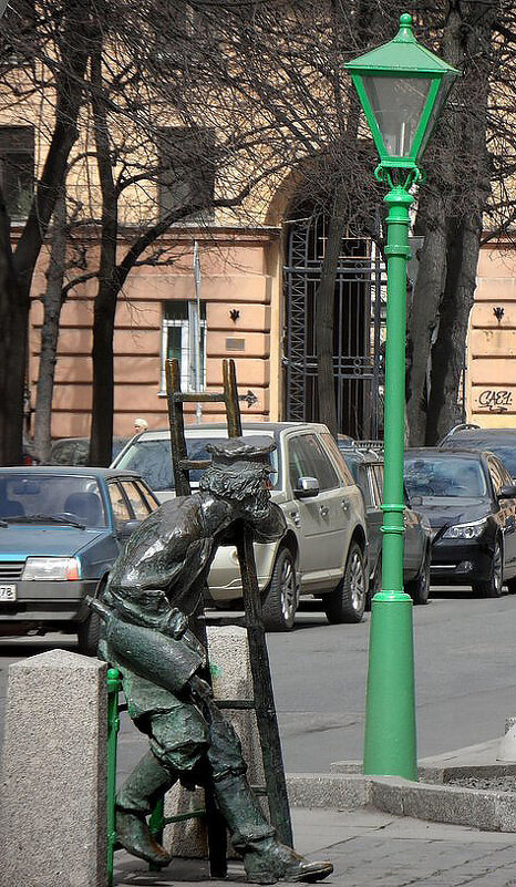 Памятник петербургскому фонарщику - Стальбаум Юрий 