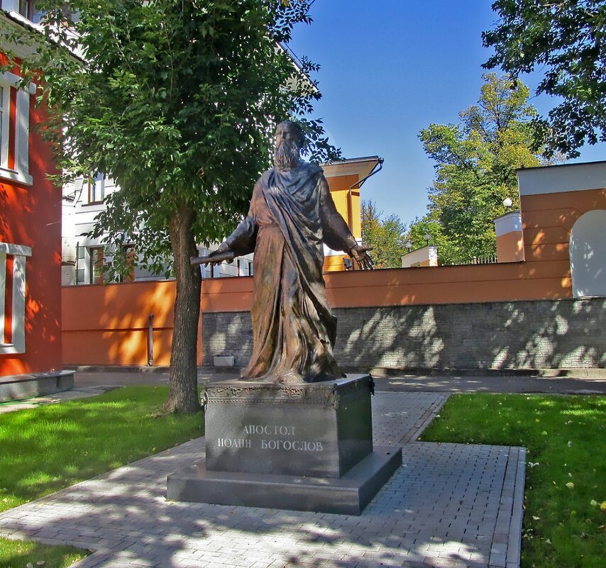 Памятник апостолу Иоанну Богослову в Москве - Ольга Довженко