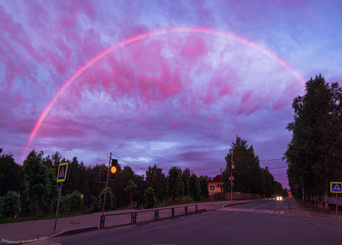 Ночная красная радуга на улицах Ухты,два часа ночи - Николай Зиновьев