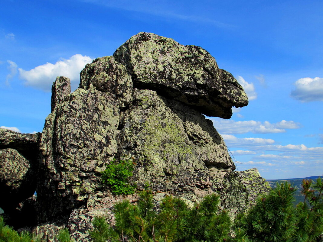 Скалы на вершине горы - Лидия 