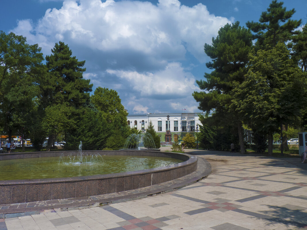 Лето  в паркеТренёва - Валентин Семчишин