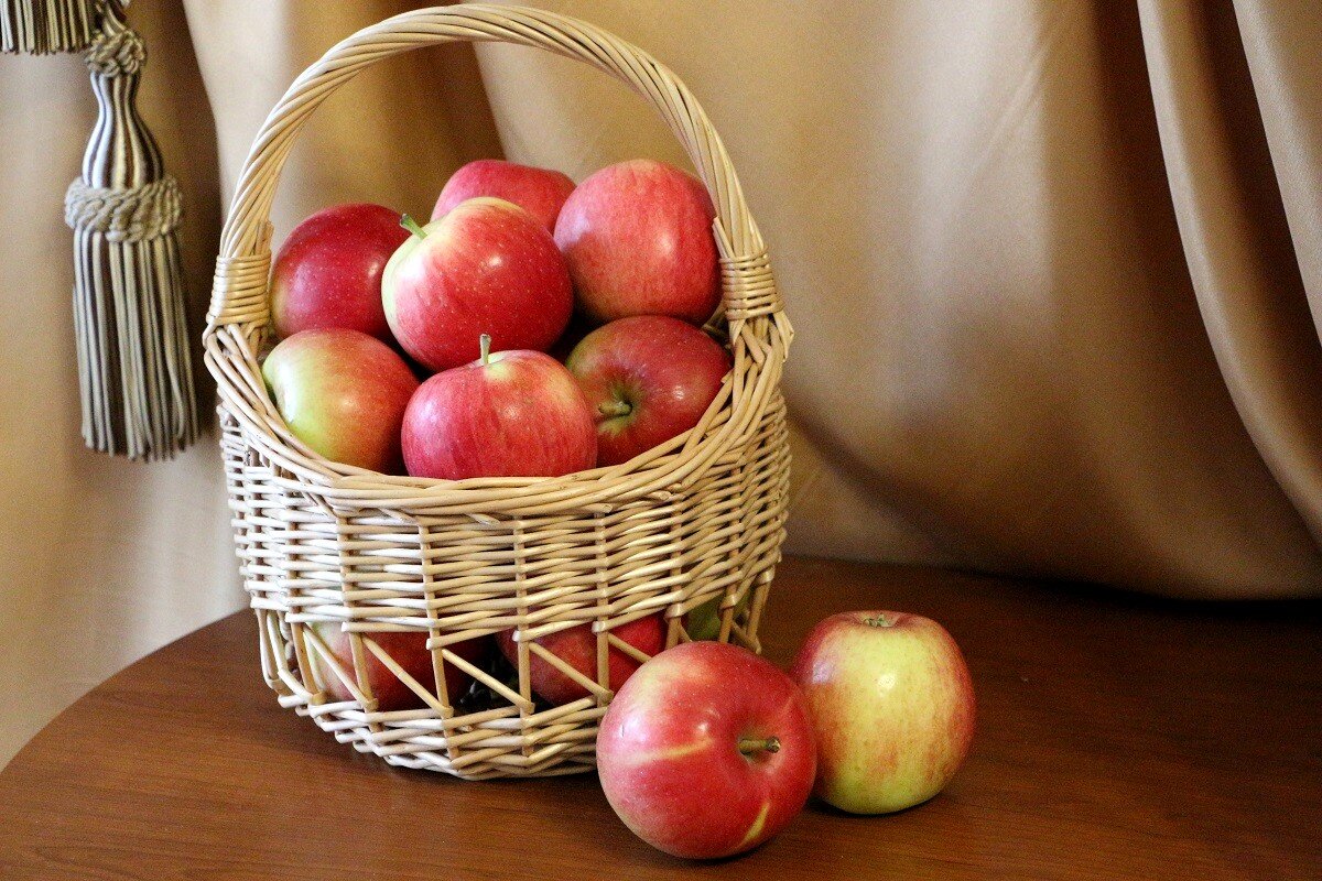 Будничные яблоки - Надежд@ Шавенкова
