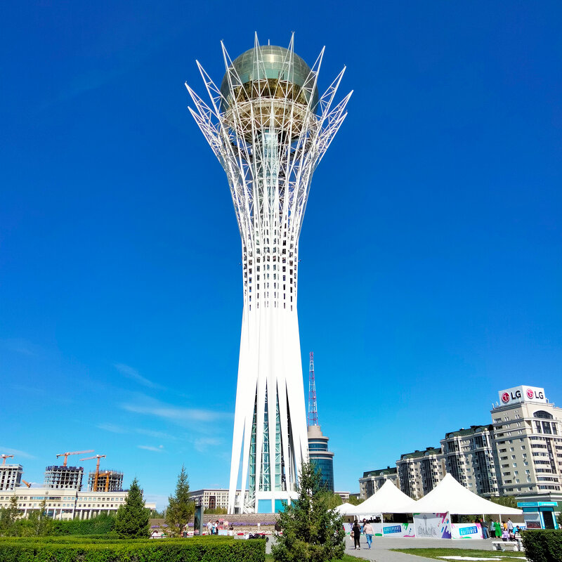 «Байтерек» монумент и смотровая башня в столице Казахстана — Нур-Султан. - Динара Каймиденова