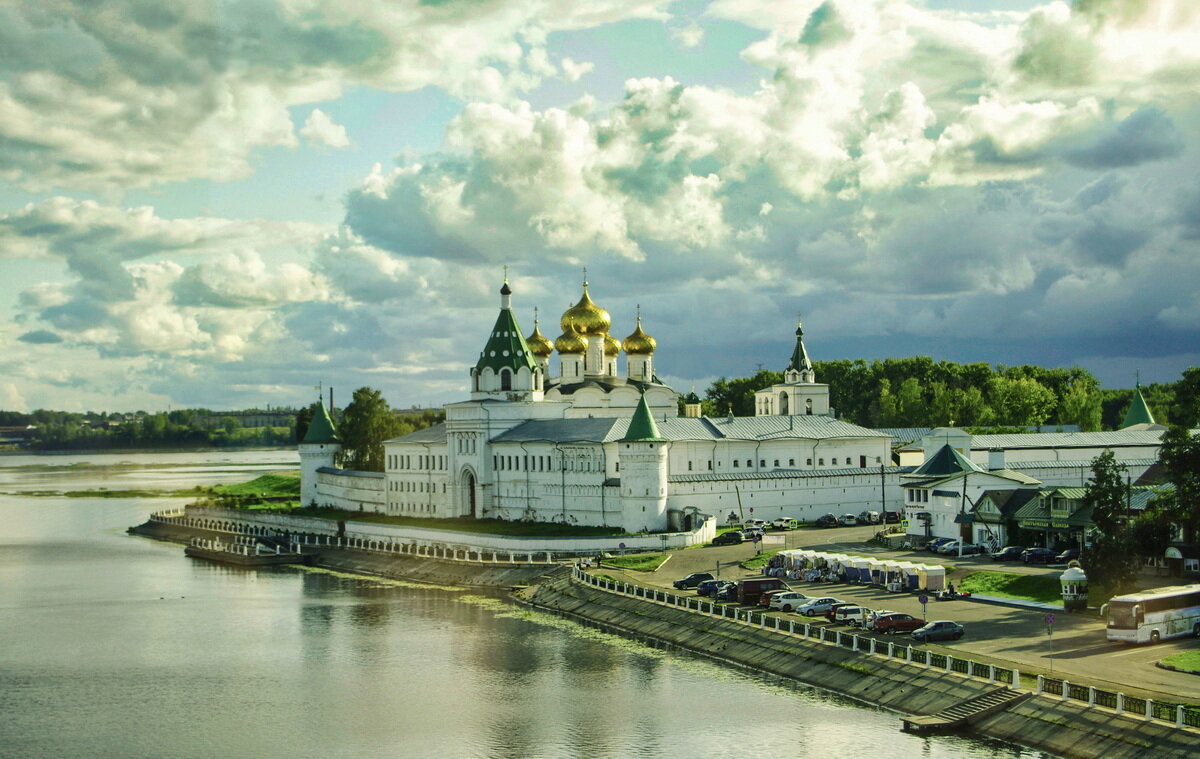 Кострома...Вид на Ипатьевский монастырь... - Игорь Суханов