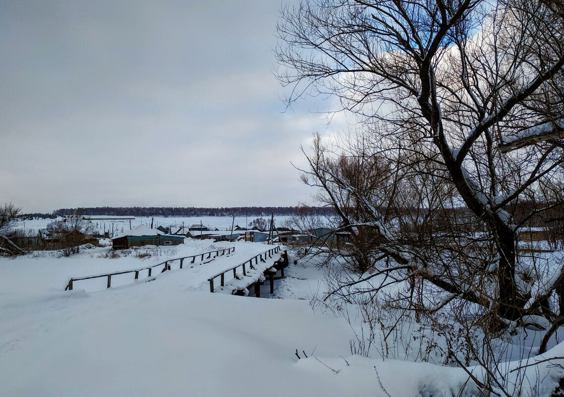 У моста - Олег Денисов