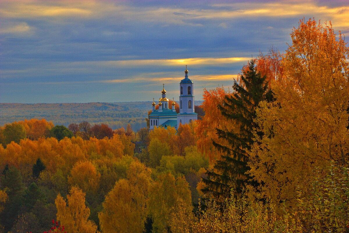 Костел Иркутск осень