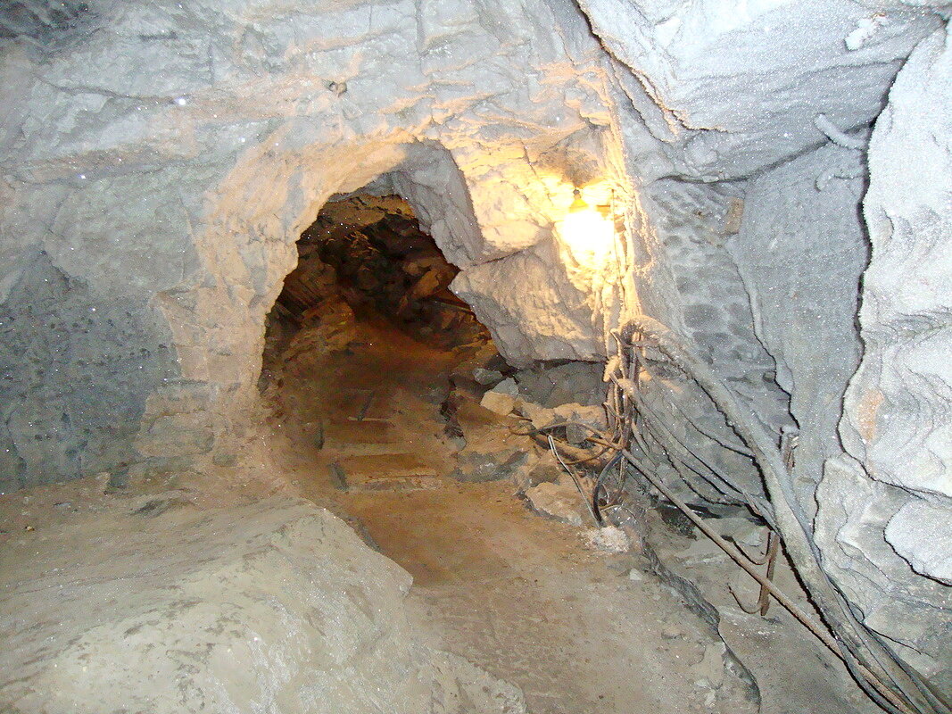 Вход в Ледяную пещеру - Raduzka (Надежда Веркина)