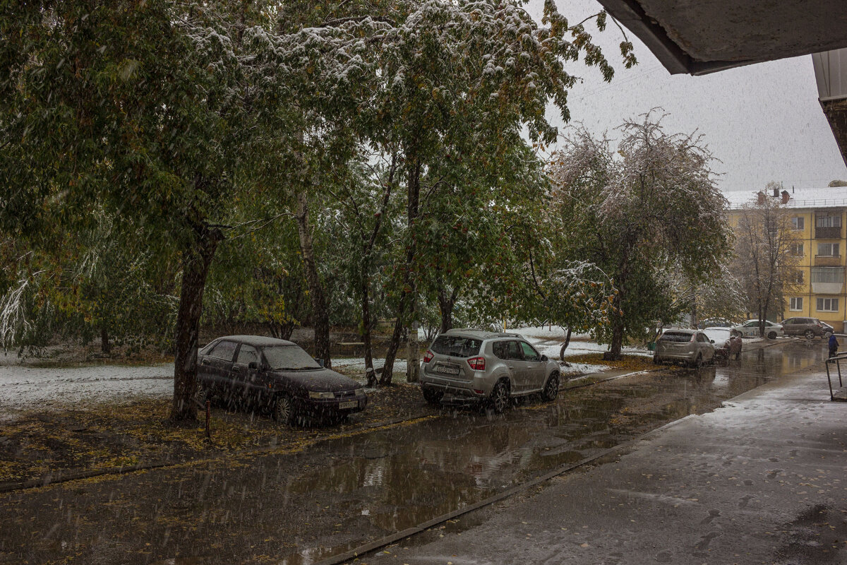 И с лёгкостью невыносимой опускается снег в снег - Дмитрий Костоусов