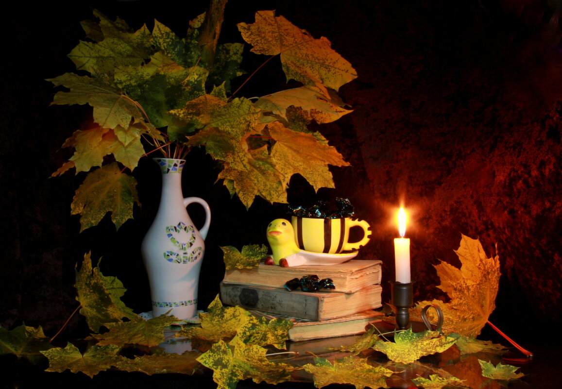 Осенний натюрморт с кленовыми листьями... - Нэля Лысенко
