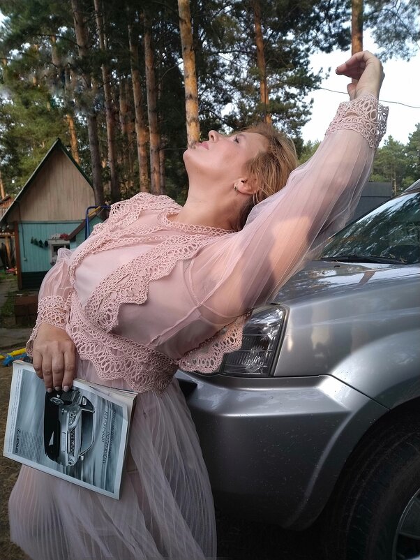 Свобода. Мобильное фото на фоне автомобиля - Юлия Маслова