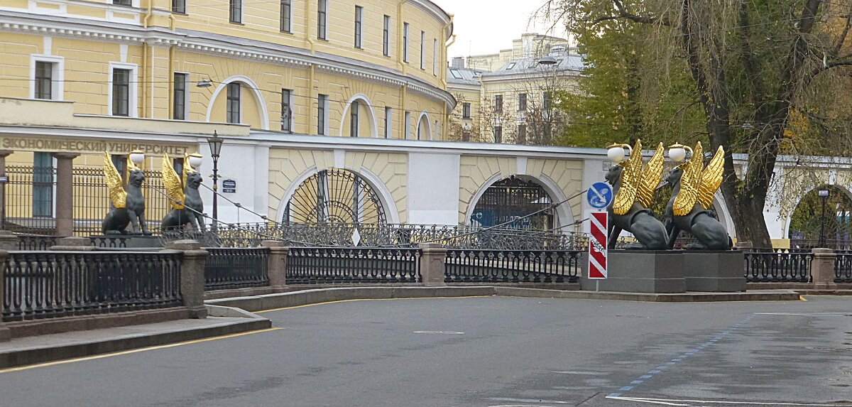 Банковский мост с грифонами в Санкт-Петербурге - Лидия Бусурина