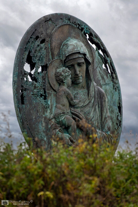 Памятник на месте молитвы князя Александра Невского с дружиной перед Невской битвой. - Владимир Питерский