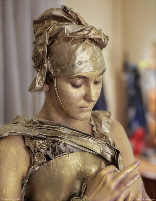Актриса Виктория Гриценко в роли статуи Психеи в спектакле «Как Арапа женили...» - Александр Максимов