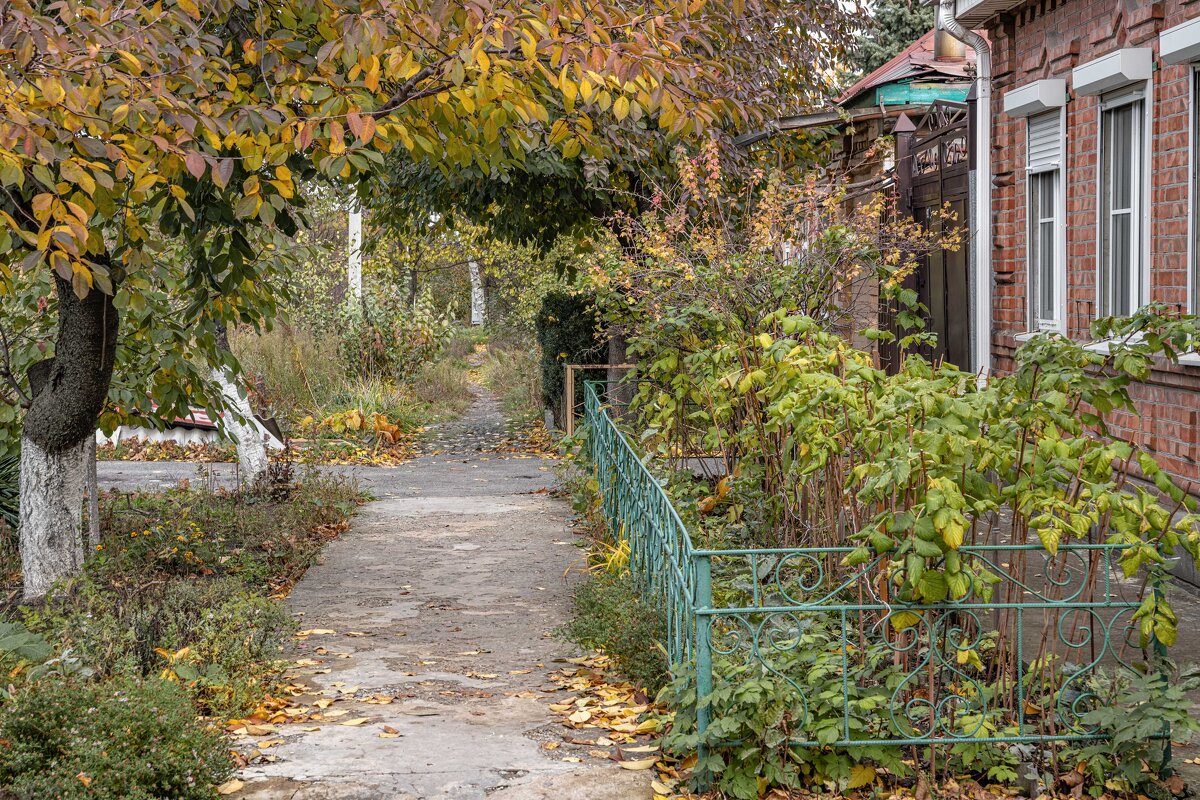 Осень на окраине - Константин Бобинский