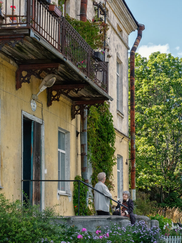 Выборг. У старого дома - Сергей Шатохин 