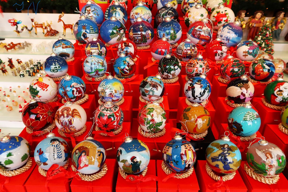 Ёлочные украшения на рождественском базаре - Nina Yudicheva