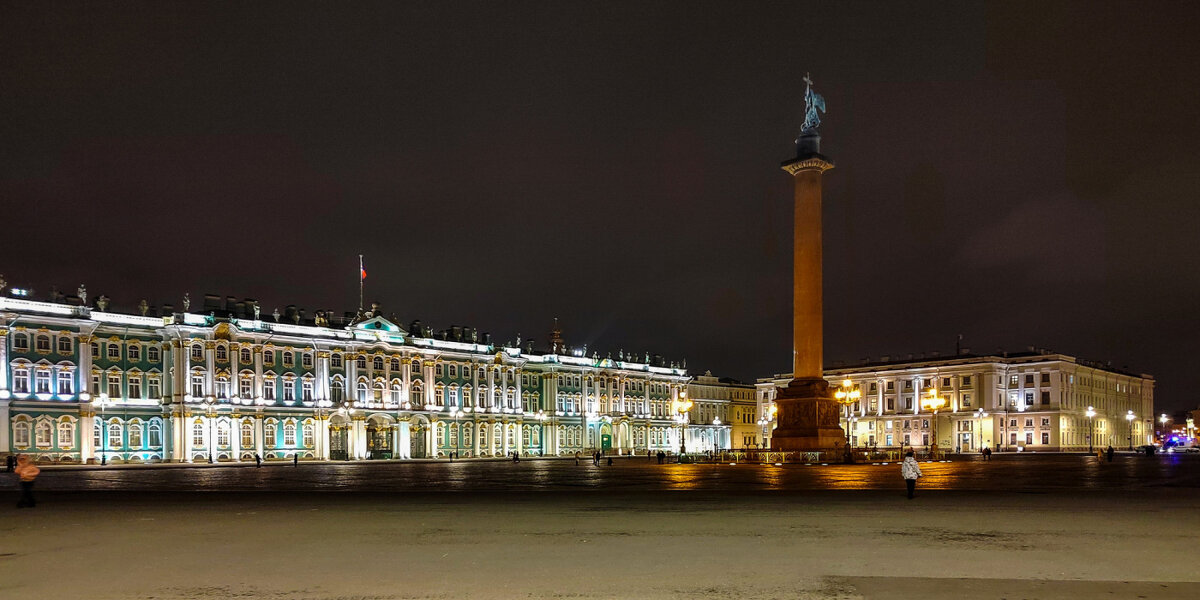 Александровская колонна перед Эрмитажем - Георгий А