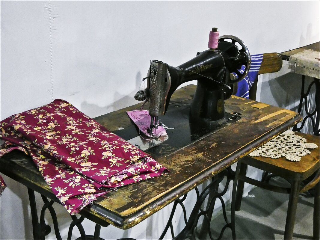 Швейная машинка, как произведение искусства - Валентина *