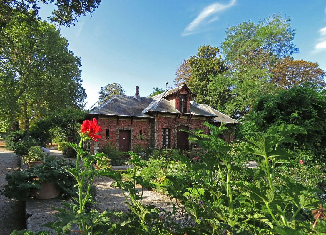 Домик садовника  в замке Багатель (Parc de Bagatelle) - ИРЭН@ .