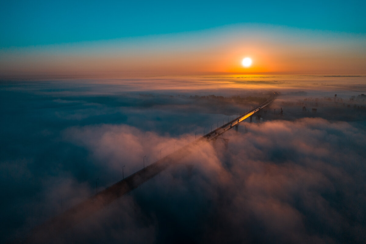 Туманный восход Солнца над Волгой - Борис Бушмин