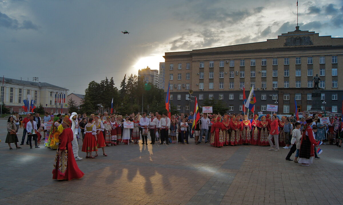 Подготовка к концерту на площади - Елена Кирьянова