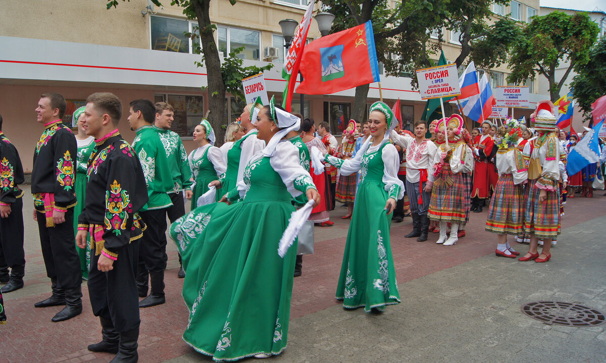 С песнями по городу - Елена Кирьянова