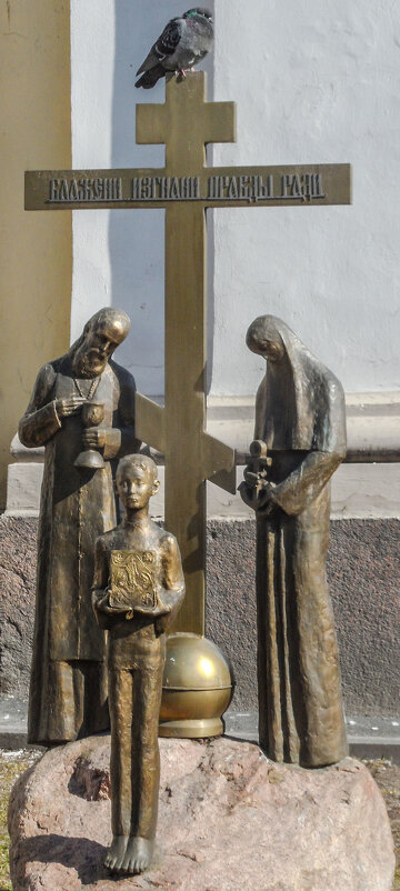 Поклонный крест потерпевшим за веру у Князь-Владимирского собора - Стальбаум Юрий 