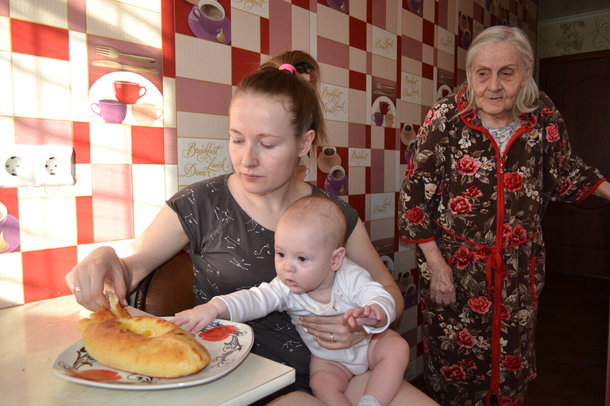 В доме пахнет свежим хлебом... - Андрей Хлопонин