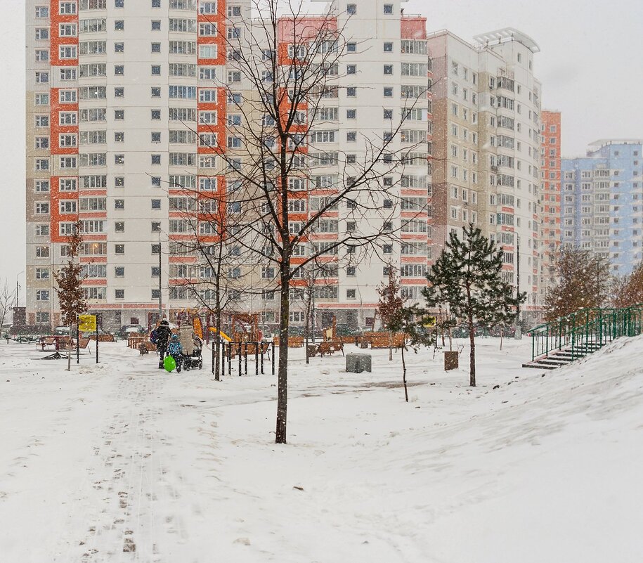 В городе снегопад - Валерий Иванович