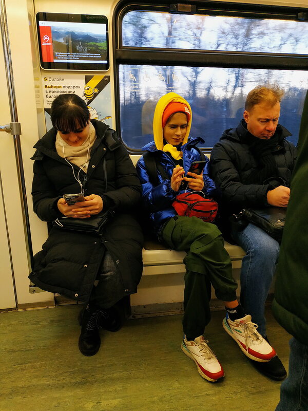 Раньше все в метро читали книги - Андрей Лукьянов