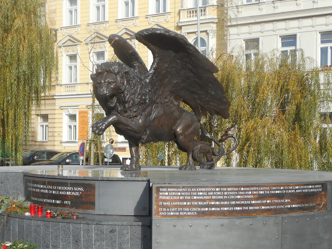 Памятник "Крылатый лев" в Праге - Ольга Довженко