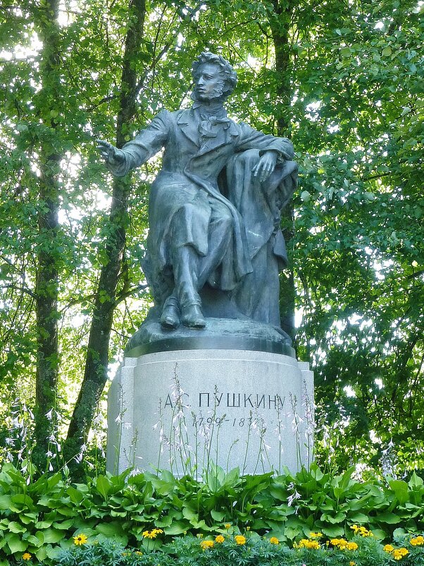 Памятник А.С. Пушкину - Лидия Бусурина